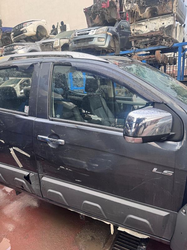 İSUZU DMAX 2019 1.9 MODEL SAĞ ÖN KAPI